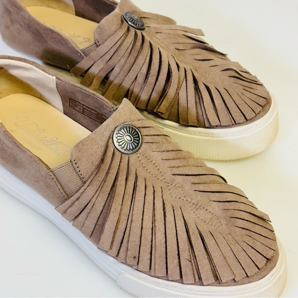 Ariat women's Taupe Faux Suede Textile upper with frindge and silver button. - Picture 9 of 11